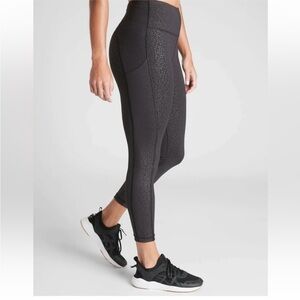 Athleta Ultimate Stash Pocket Embossed 7/8 Tights leggings BLACK #636276 EUC